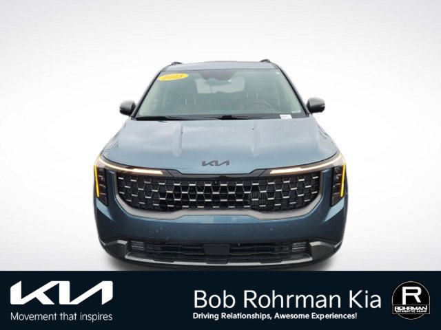Used 2025 Kia Carnival SX w/ SX Dark Edition Package FWD image 2
