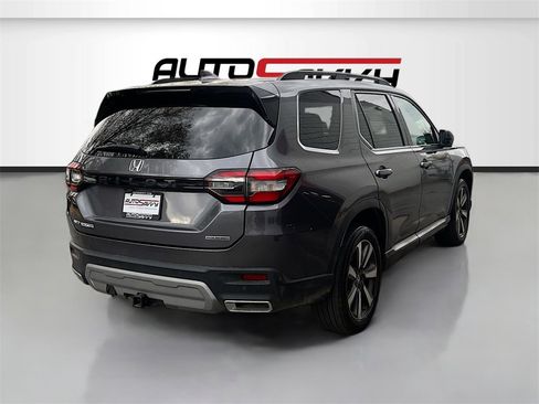 Used 2025 Honda Pilot Touring image 7