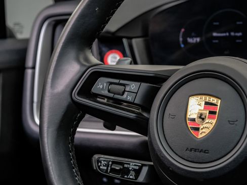 Used 2024 Porsche Cayenne Coupe AWD/4WD image 21