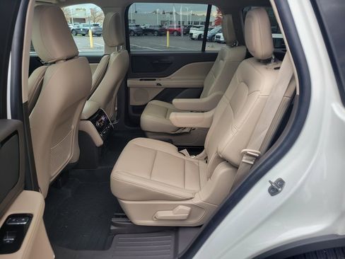 Used 2023 Lincoln Aviator AWD Standard 4dr SUV w/ Premium Package image 24