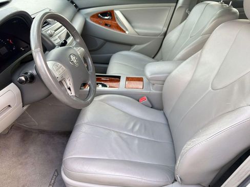 Used 2011 Toyota Camry XLE w/ XLE Extra-Value Pkg #2 image 5