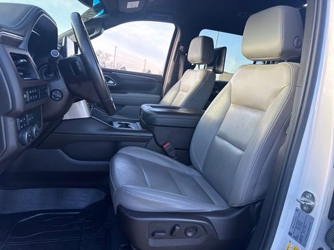 Used 2024 Chevrolet Suburban Z71 w/ Luxury Package image 16