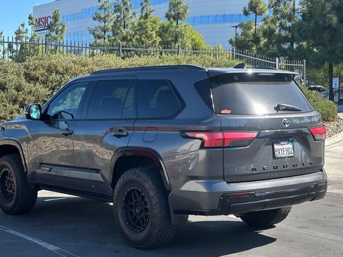 Used 2023 Toyota Sequoia Platinum AWD/4WD image 5