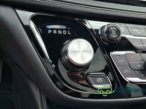Used 2025 Chrysler Pacifica Limited FWD image 16