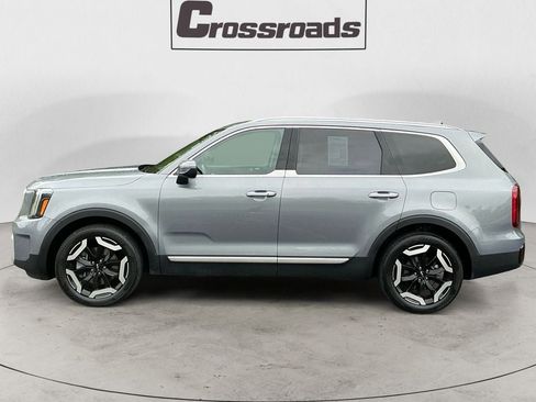 Used 2025 Kia Telluride S FWD image 2