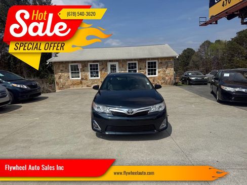 Used 2014 Toyota Camry XLE image 1