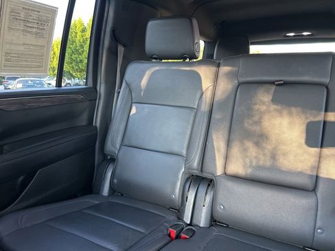 Used 2023 Chevrolet Suburban LT image 12