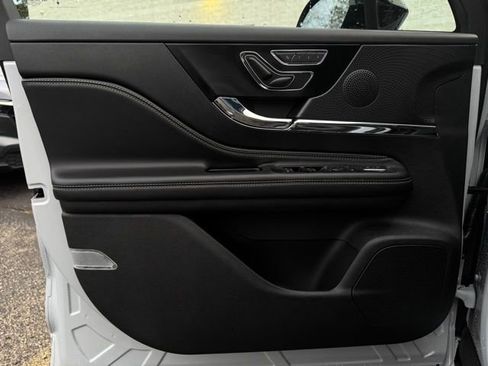 New 2026 Lincoln Corsair Premiere image 12