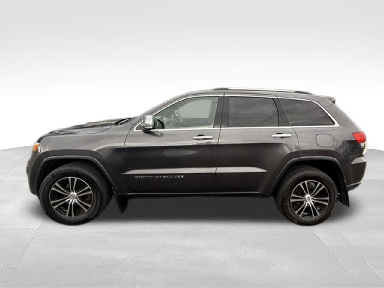 Used 2017 Jeep Grand Cherokee Limited AWD/4WD image 2