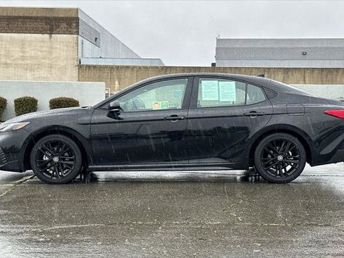 Certified 2025 Toyota Camry SE image 9