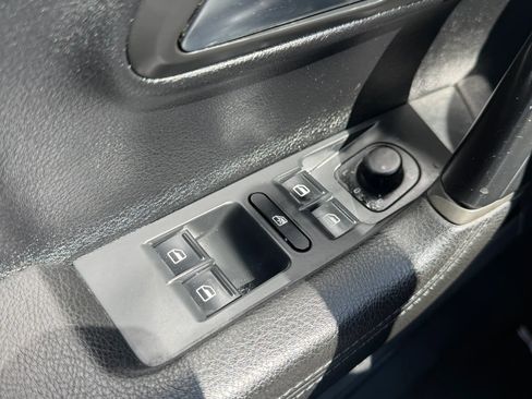 Used 2013 Volkswagen CC Sport FWD image 23
