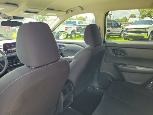 Used 2024 Nissan Rogue S FWD image 13