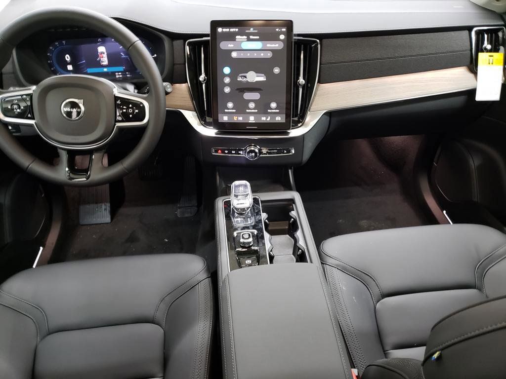 New 2025 Volvo XC90 T8 Core w/ Protection Package Premier AWD/4WD image 8