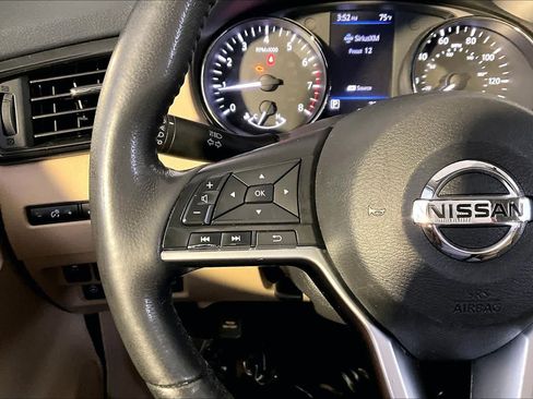 Used 2018 Nissan Rogue SV w/ Sun & Sound Touring Package AWD/4WD image 24
