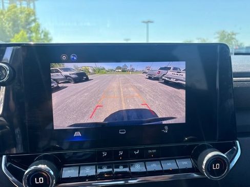 Used 2025 Chevrolet Colorado Trail Boss w/ Midnight Edition AWD/4WD image 31