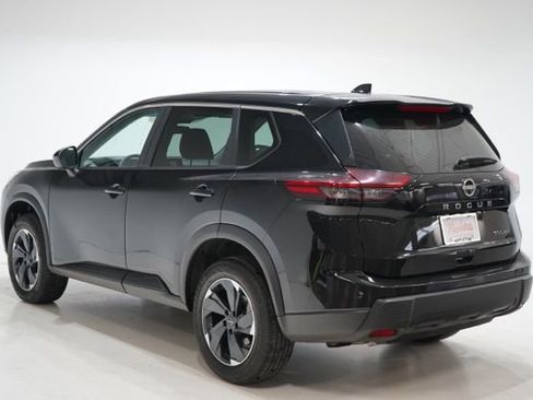 Used 2024 Nissan Rogue SV image 6