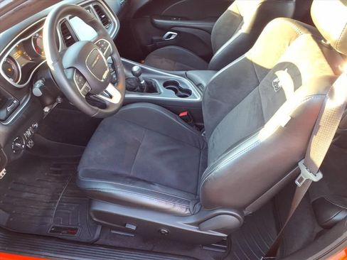 Used 2016 Dodge Challenger R/T Scat Pack RWD image 8