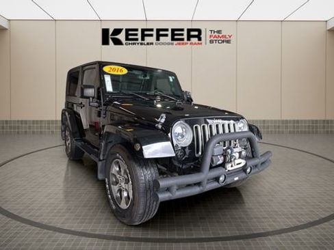 Used 2016 Jeep Wrangler Sahara w/ Connectivity Group AWD/4WD image 8