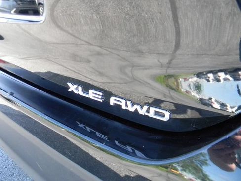 Used 2023 Toyota Highlander XLE AWD/4WD image 8
