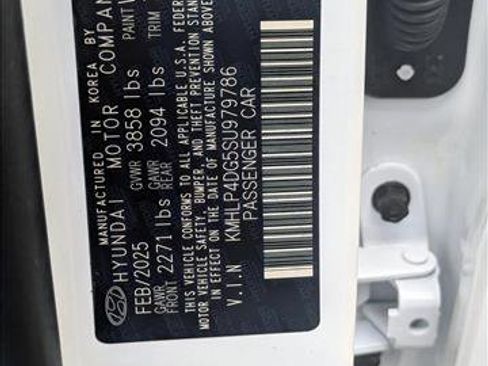 New 2025 Hyundai Elantra Limited image 21