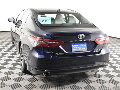 Used 2022 Toyota Camry XLE image 7
