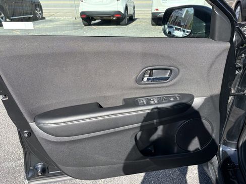 Used 2019 Honda HR-V LX image 10