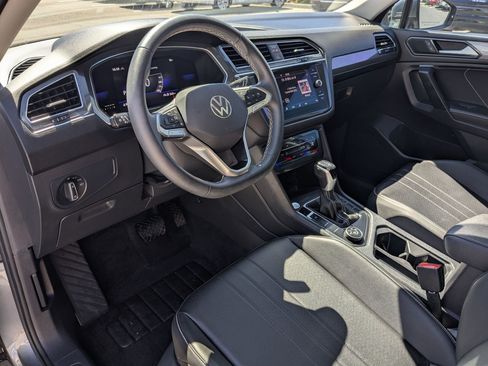 Used 2022 Volkswagen Tiguan SE AWD/4WD image 17