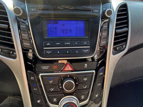 Used 2014 Hyundai Elantra GT image 29