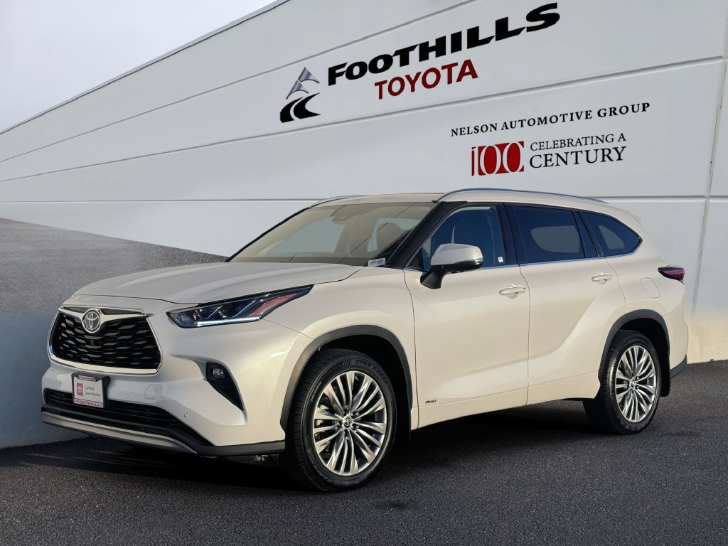Certified 2022 Toyota Highlander Platinum AWD/4WD image 3