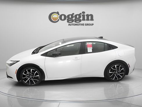 New 2026 Toyota Prius Plug-In Hybrid image 7