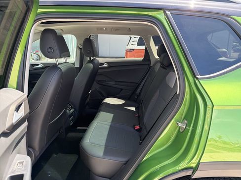 Certified 2025 Volkswagen Taos SE AWD/4WD image 14