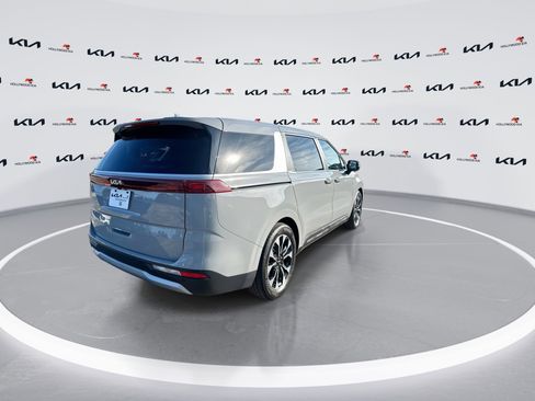 Used 2024 Kia Carnival EX FWD image 8