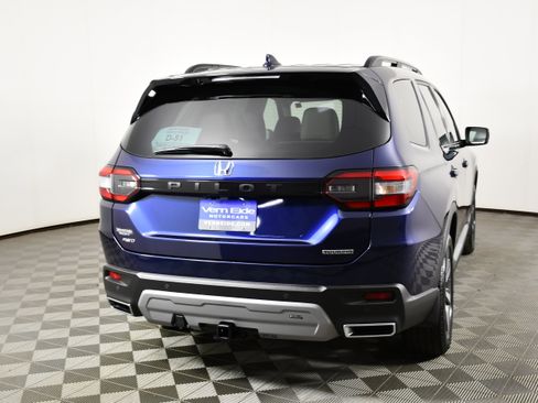 Certified 2025 Honda Pilot Touring image 7