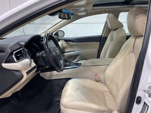 Used 2018 Toyota Camry XLE FWD image 9