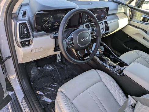 Used 2023 Kia Sorento SX image 9