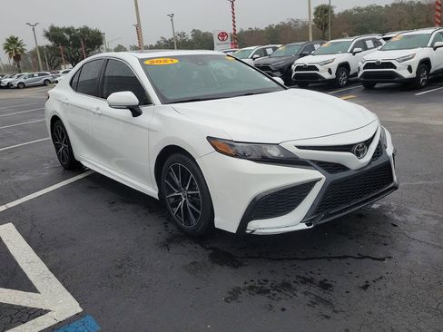 Used 2021 Toyota Camry SE image 2