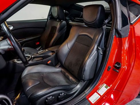Used 2010 Nissan 370Z Touring image 9