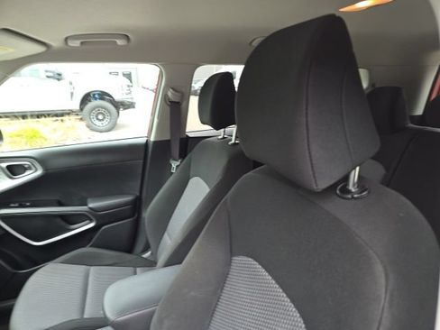 Used 2022 Kia Soul LX w/ Technology Package FWD image 10