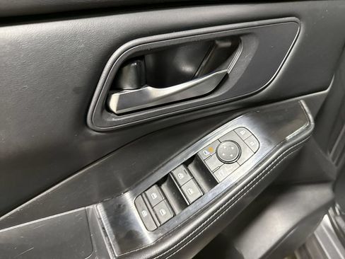 Used 2024 Nissan Rogue SV FWD image 20