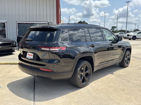Used 2023 Jeep Grand Cherokee L Laredo RWD image 7