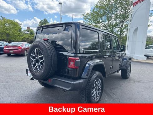 Used 2025 Jeep Wrangler Unlimited Sahara AWD/4WD image 7