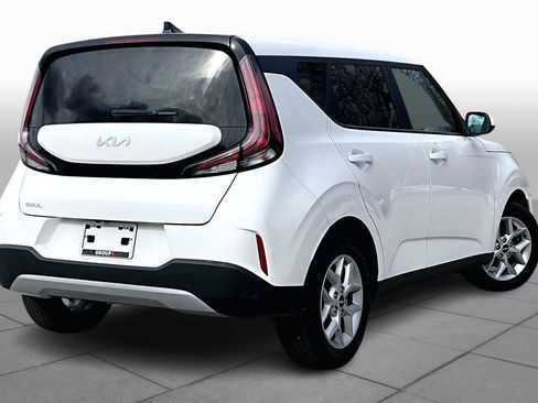 Used 2023 Kia Soul LX w/ LX Technology Package image 13