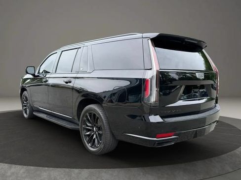 Used 2024 Cadillac Escalade ESV Sport w/ LPO, ONYX Package AWD/4WD image 7