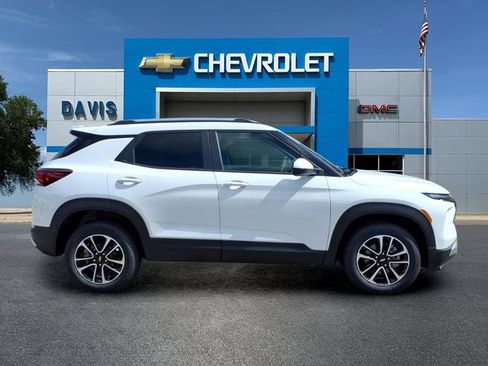 New 2026 Chevrolet TrailBlazer LT w/ Convenience Package AWD/4WD image 2