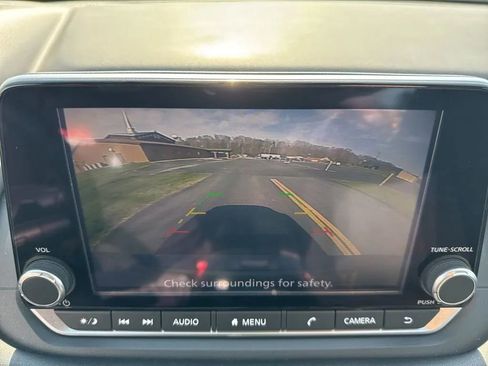 Used 2024 Nissan Rogue SV image 22