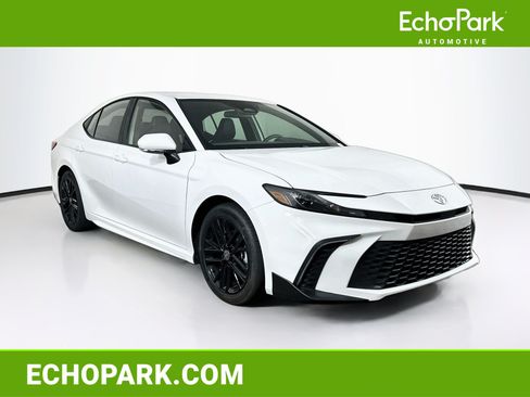 Used 2026 Toyota Camry SE FWD image 1