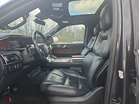 Used 2023 Lincoln Navigator Reserve image 16