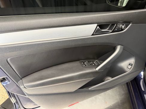 Used 2013 Volkswagen Passat TDI SE FWD image 15