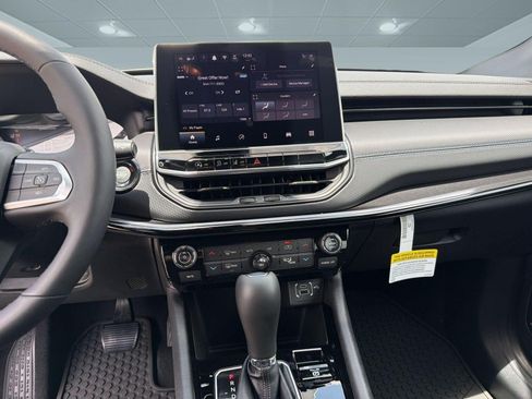 New 2026 Jeep Compass Latitude AWD/4WD image 18