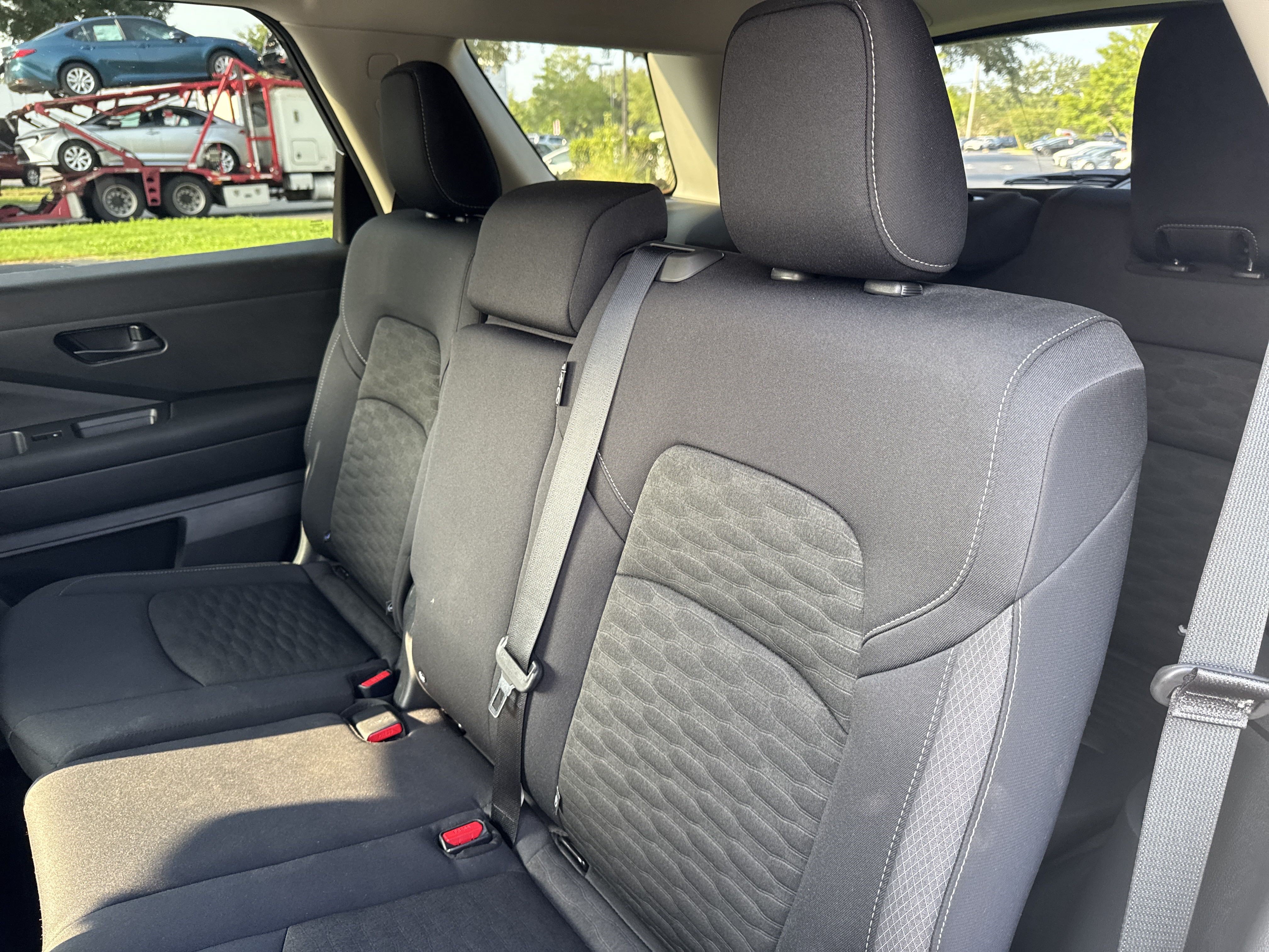 Used 2024 Nissan Pathfinder S FWD image 24